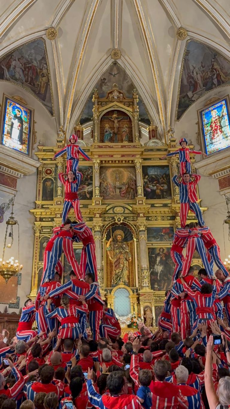 Les muixerangues llueixen a les Festes de la Mare de Déu de la Salut