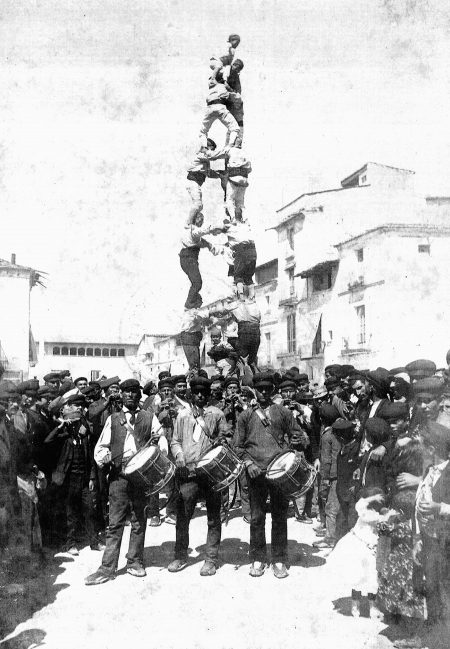 Opinió: Per què toquem per als castells en calçotets?