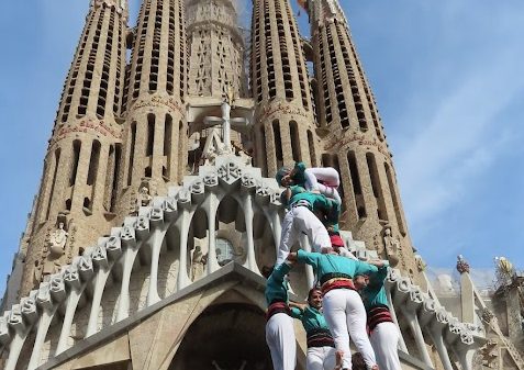 Sagrada Família recupera el somriure de 8 pisos