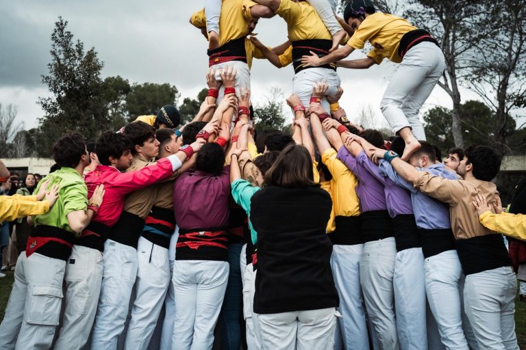 Una porta gegant al món casteller