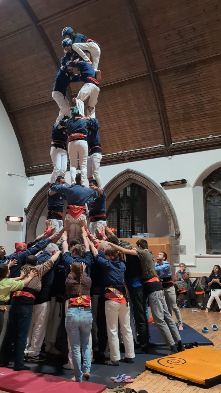 Castellers d’Éire i Colla Castellera d’Edinburgh: una nova aliança castellera a l’exterior