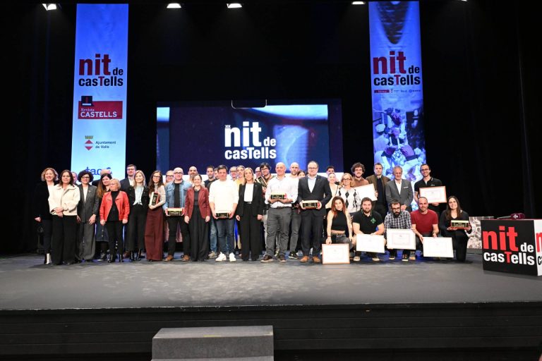 Quatre colles punteres, els Nois, Fede Gormaz i la sèrie ‘Pubertat’ triomfen a la Nit de Castells