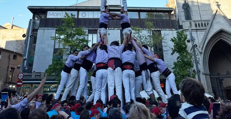 Vespre de Sant Jordi amb castells