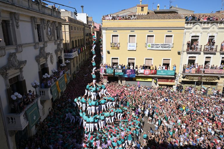 El Sant Fèlix del pilar de 9 es mostra immens en el seu conjunt